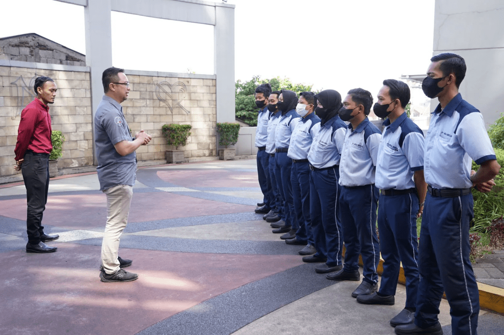 Meningkatkan Kebersihan dan Kesehatan Lingkungan Kerja dengan Cleaning Service dari PT Mega Berlian Sutanpangulu di Surabaya dan&nbsp;Indonesia