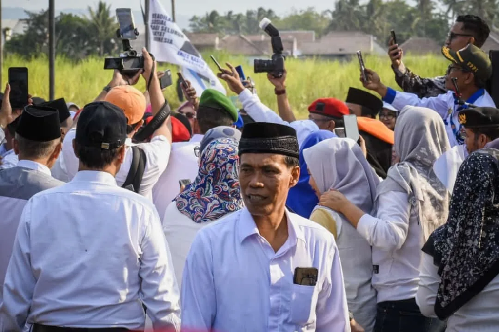 Tetap ke Sawah, Mencangkul, Bertemu&nbsp;Petani