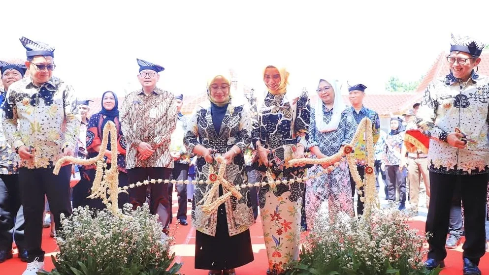 Pj Gubernur Adhy Buka Pekan Batik di&nbsp;Bojonegoro