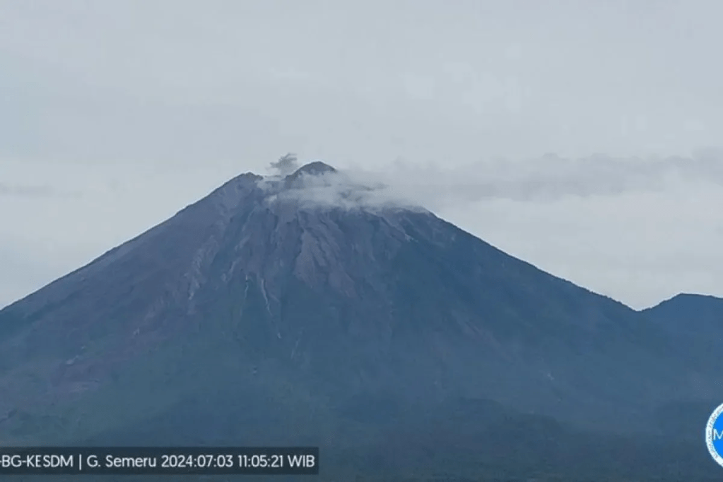 Semeru Kembali Erupsi, Waspadai Potensi Guguran Lahar