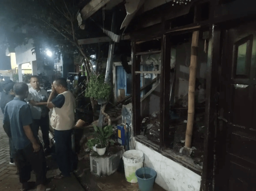 Duarrr, Gas Meledak Pria Mergan Lori Dilarikan ke RS