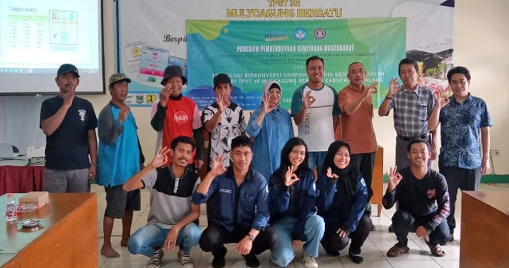 Tim PKM Pemberdayaan Kemitraan Masyarakat UNITRI Terapkan Teknologi Biokonversi Sampah Organik