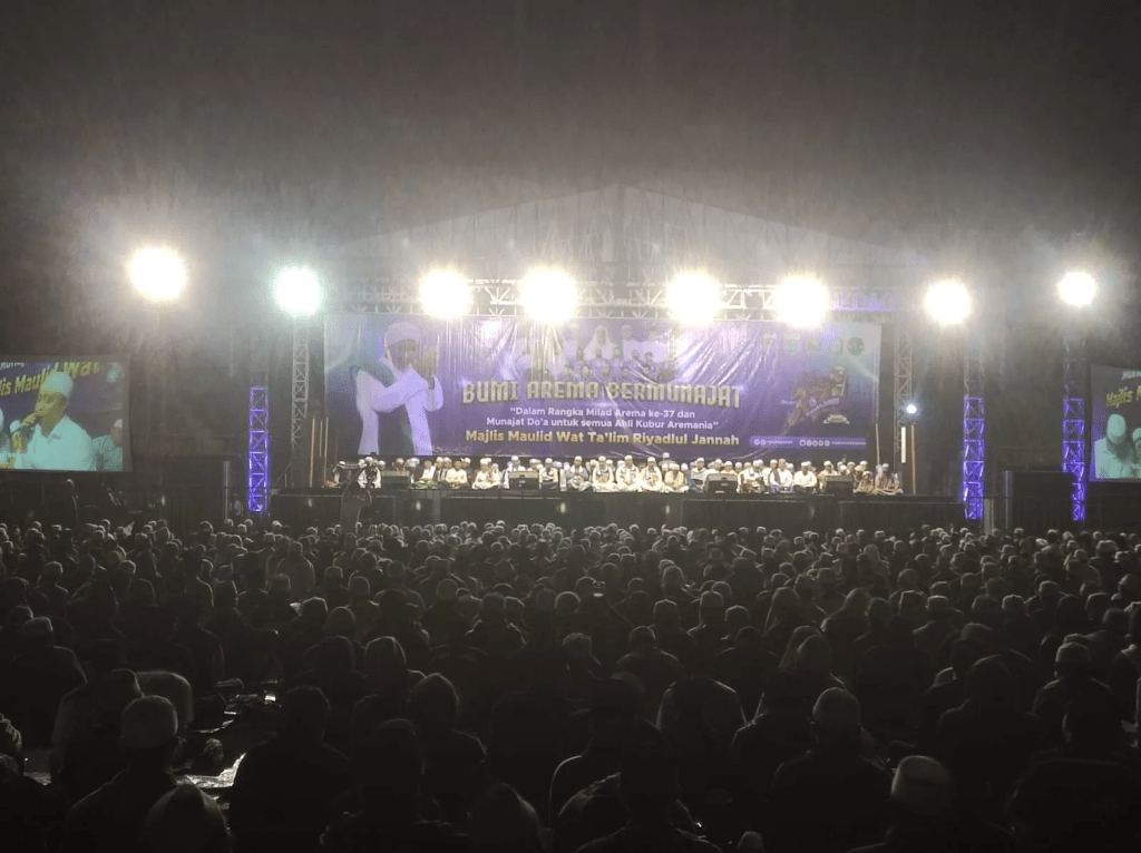 Lautan Manusia Banjiri Pangajian Akbar Milad ke-37 Arema