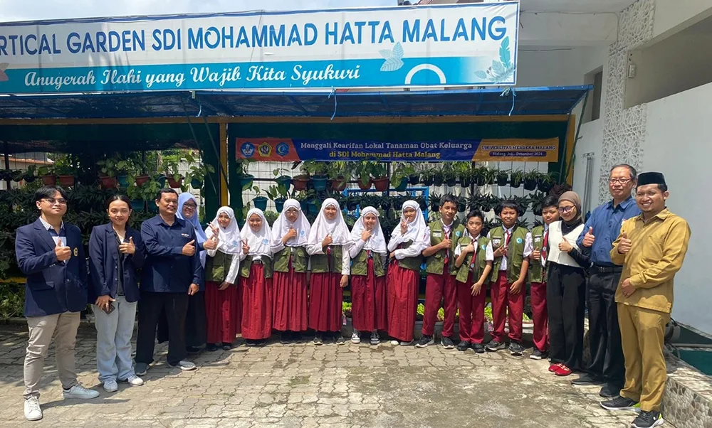 Tim PKM Universitas Merdeka Malang Edukasi Pemanfaatan Tanaman Obat di SDI Mohammad&nbsp;Hatta